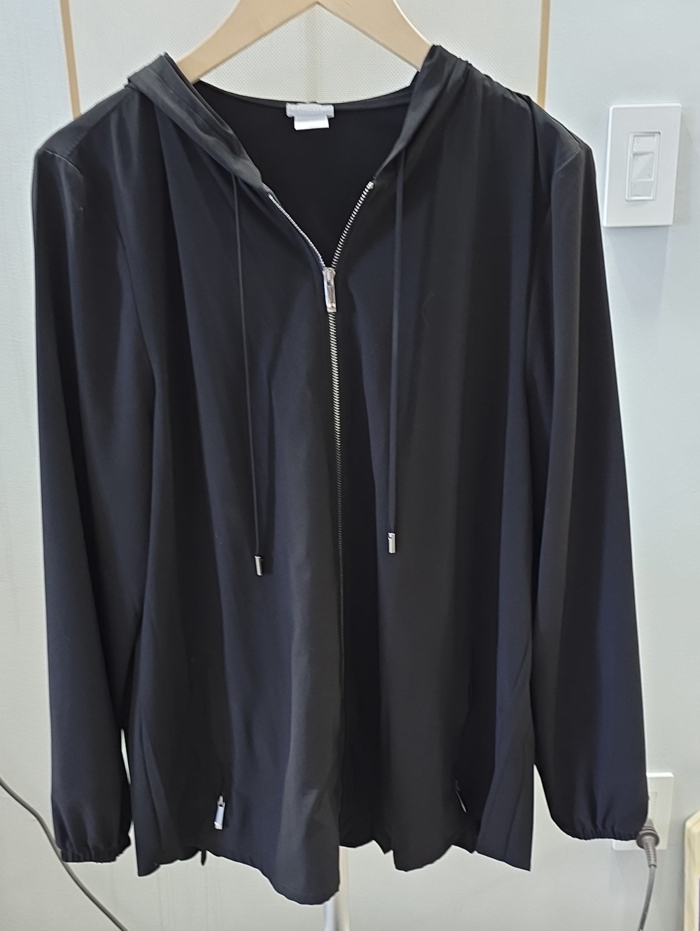 Chico's Black Hooded Zip Windbreaker Jacket